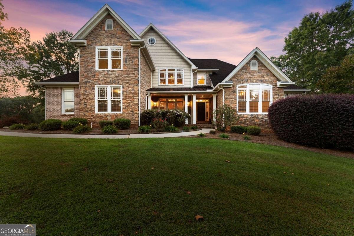 526 Orchard Drive Clarkesville - main photo