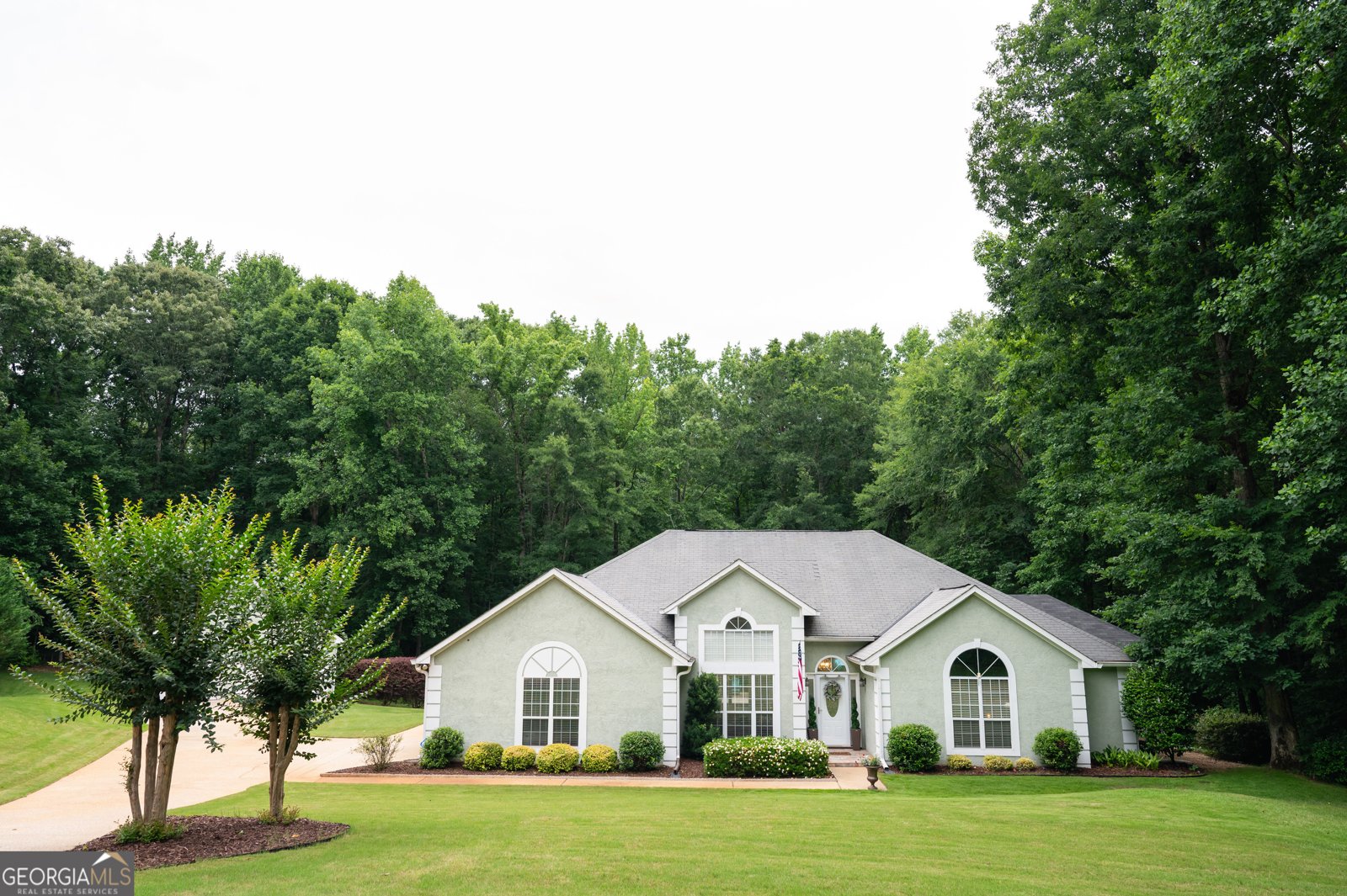 122 Colonial Court Lagrange - main photo