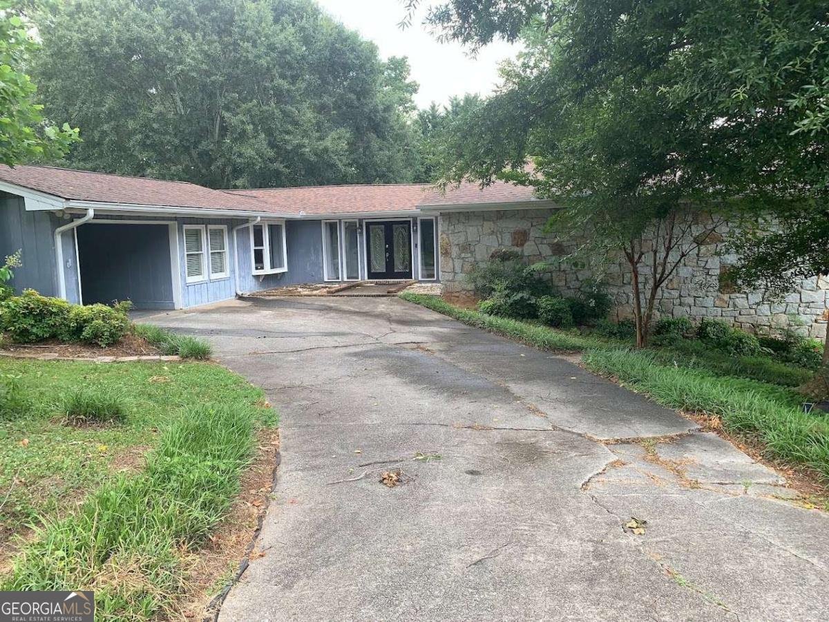 402 Emily Drive Lilburn - main photo