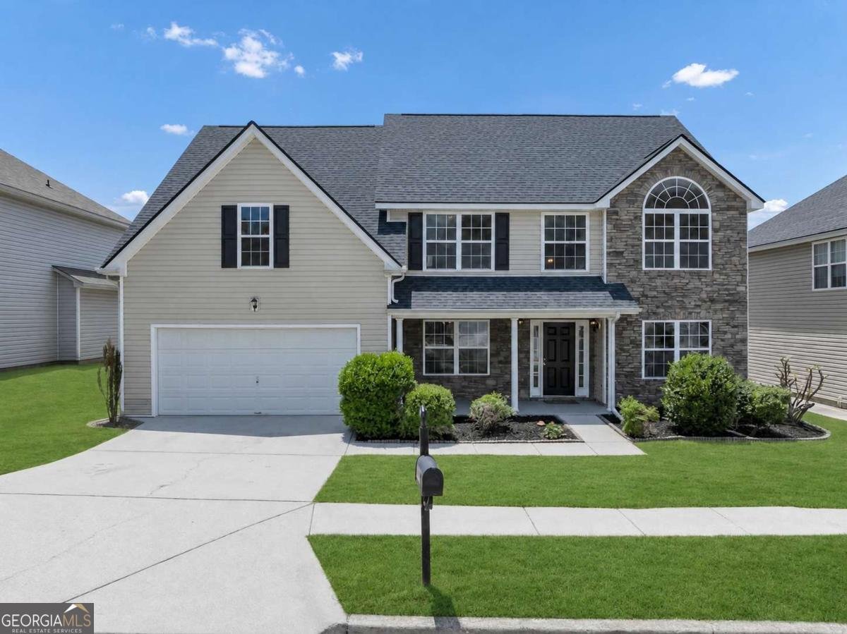 4425 Grove Lake Court Loganville - main photo