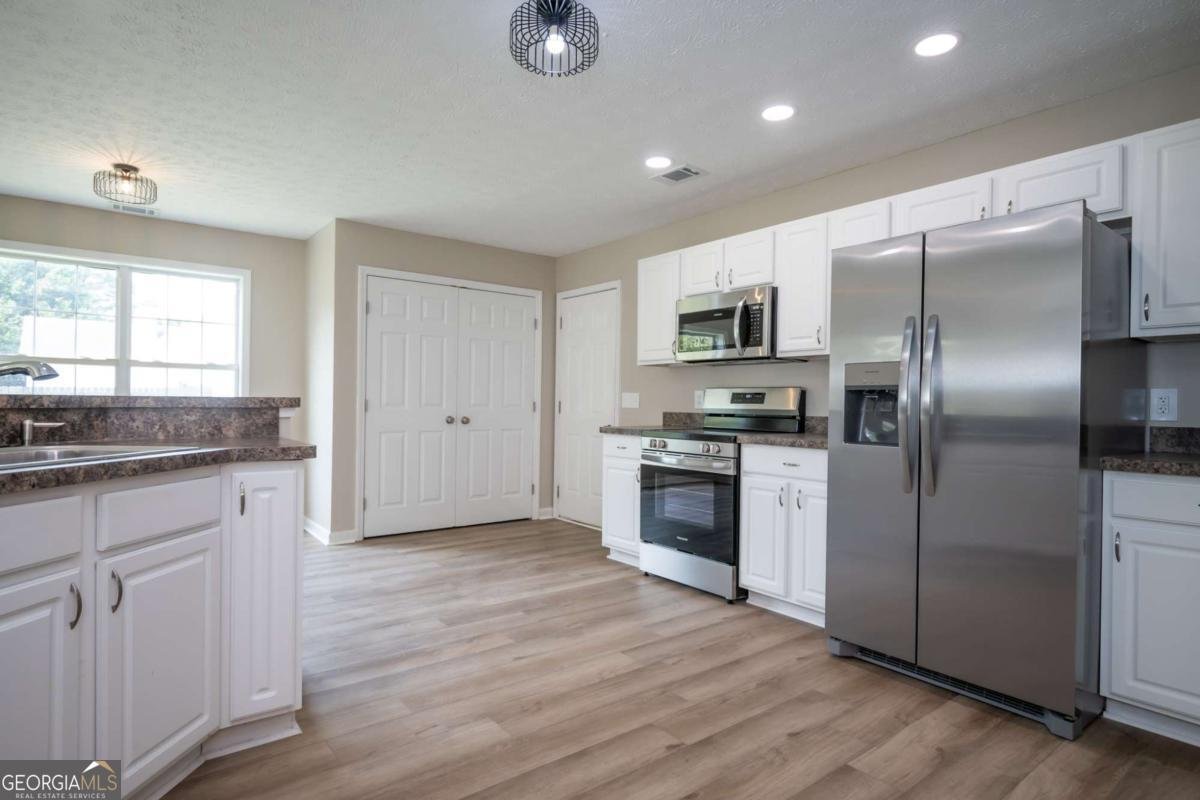 2341 Hartley Court Statham - Photo 24