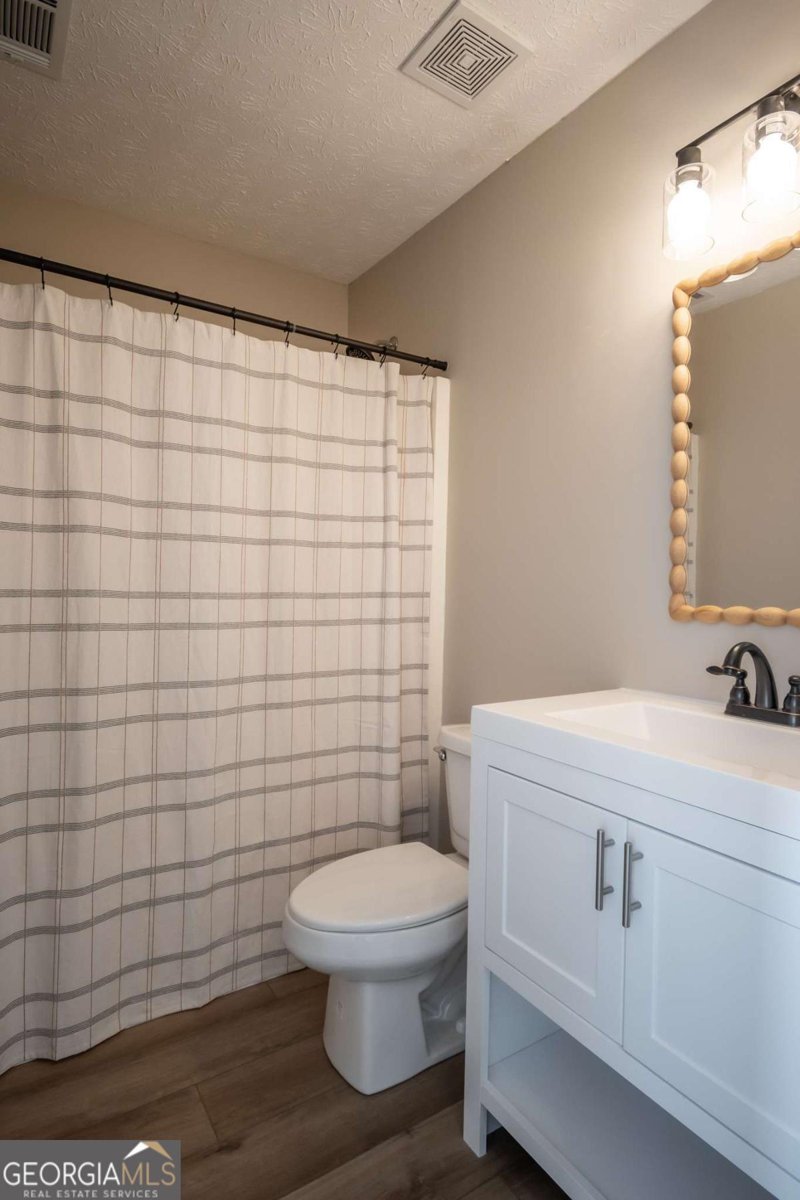 2341 Hartley Court Statham - Photo 39