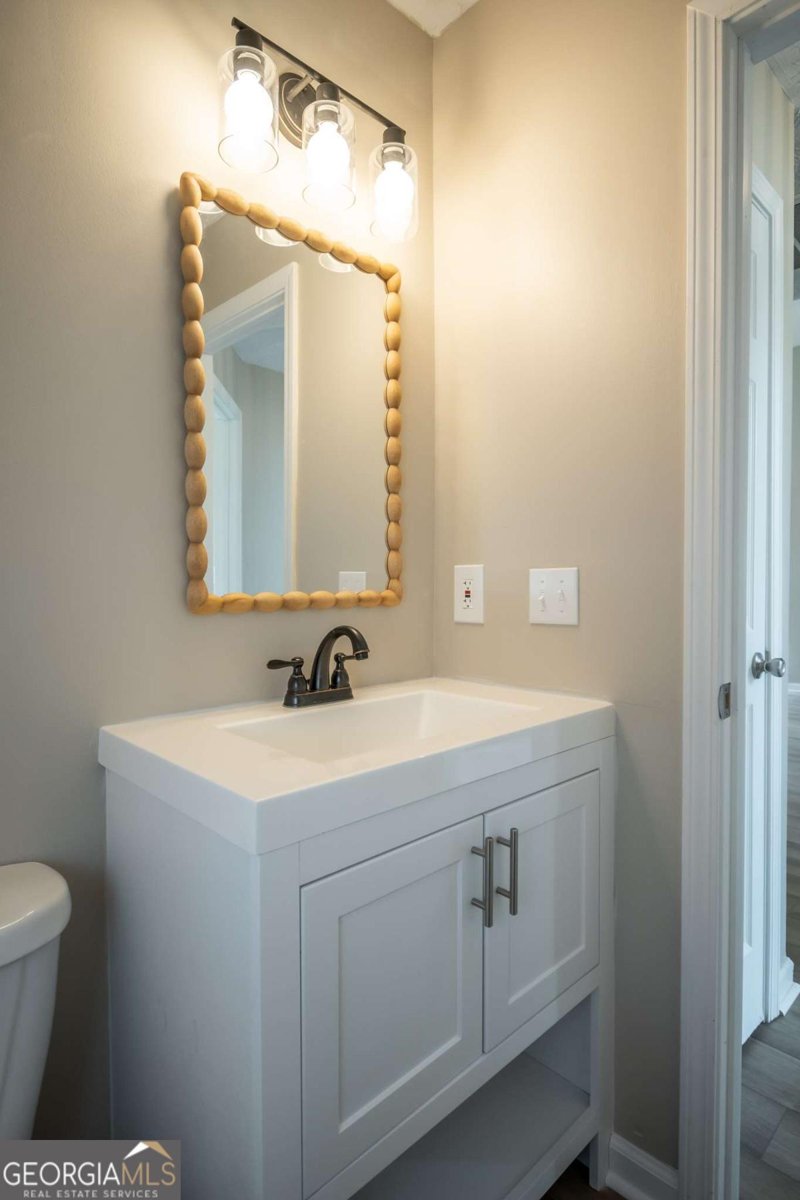 2341 Hartley Court Statham - Photo 40