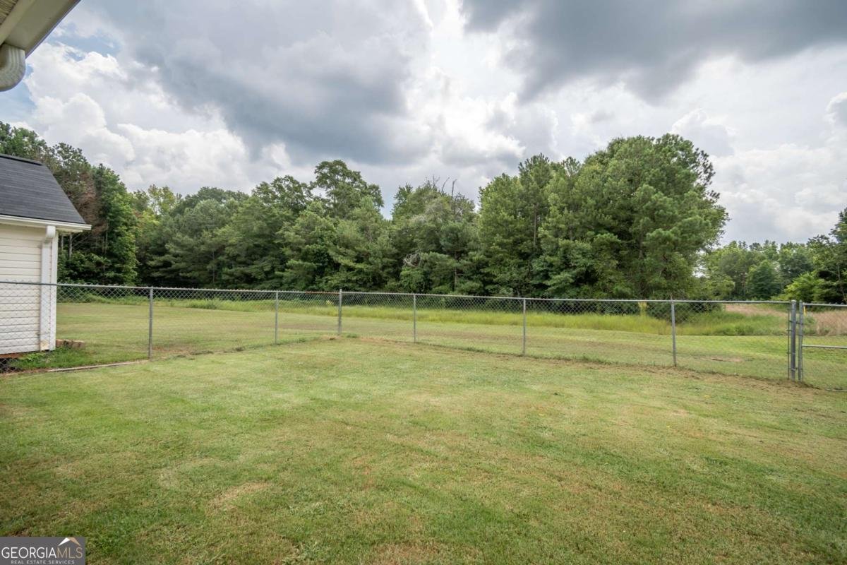 2341 Hartley Court Statham - Photo 8