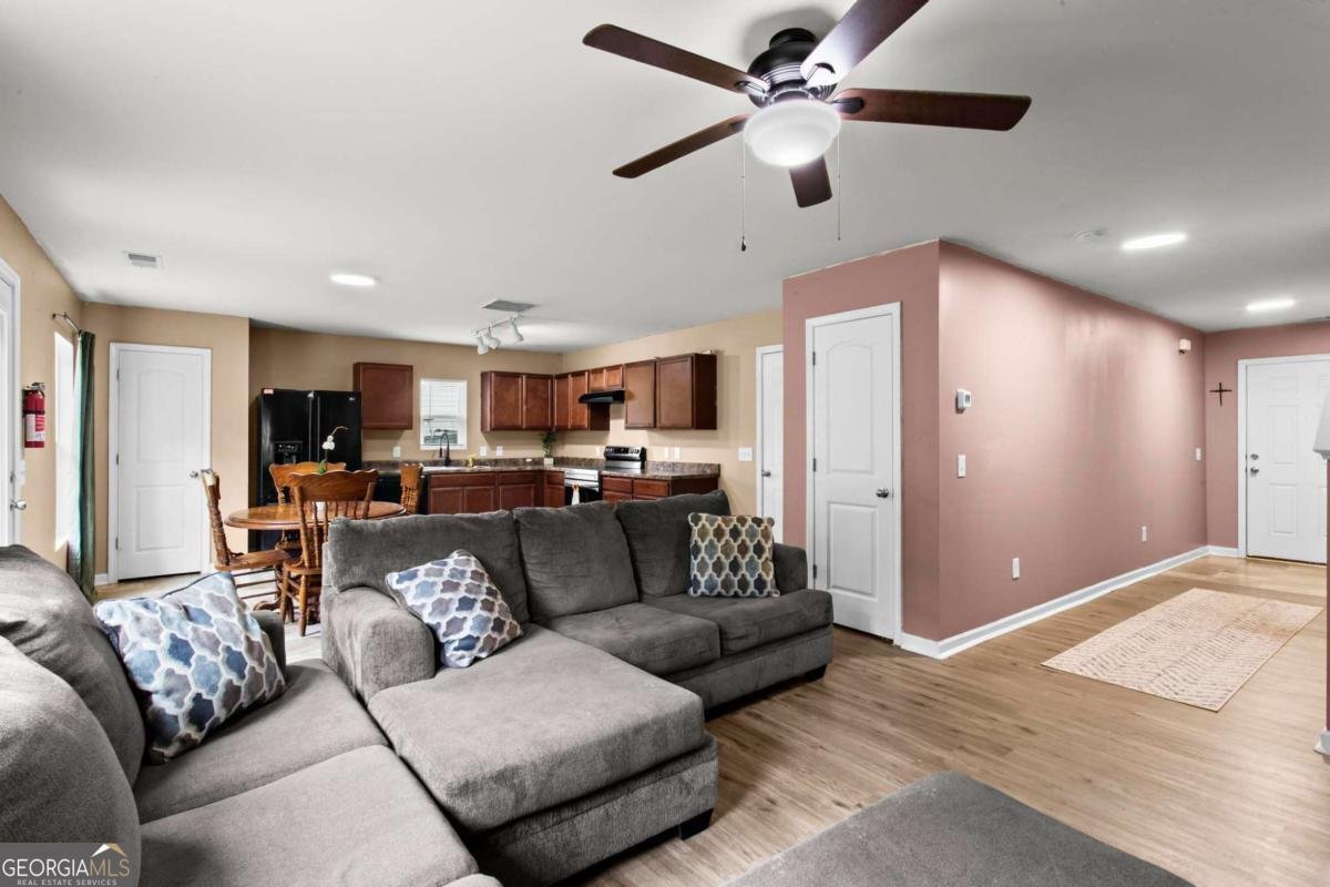 10 Windsor Court Kingston - Photo 6