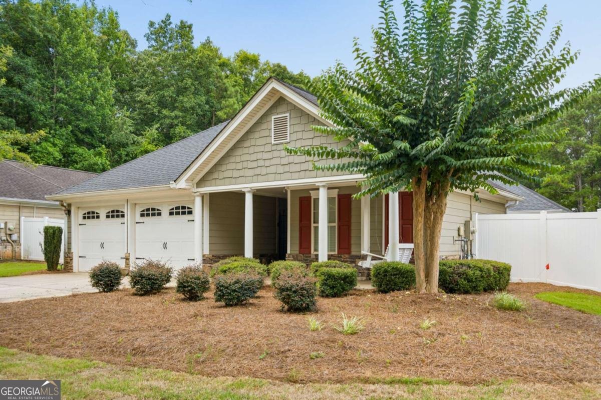 162 Cottage Club Drive Locust Grove - main photo