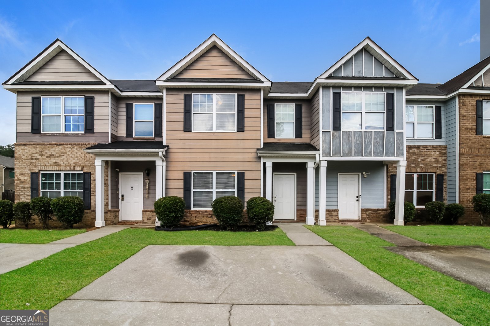 6090 Oak Bend Court Riverdale - main photo