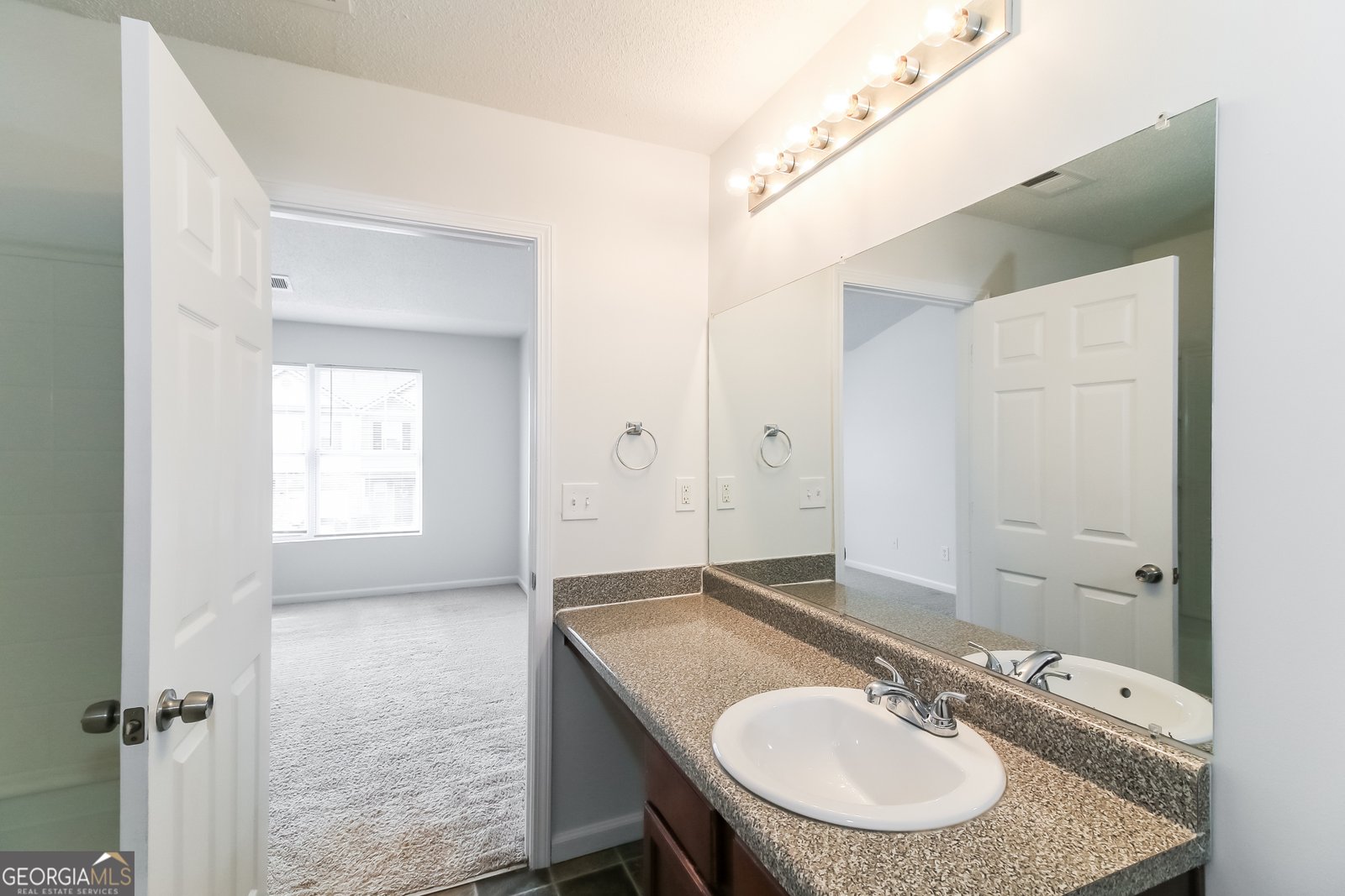 6090 Oak Bend Court Riverdale - Photo 9