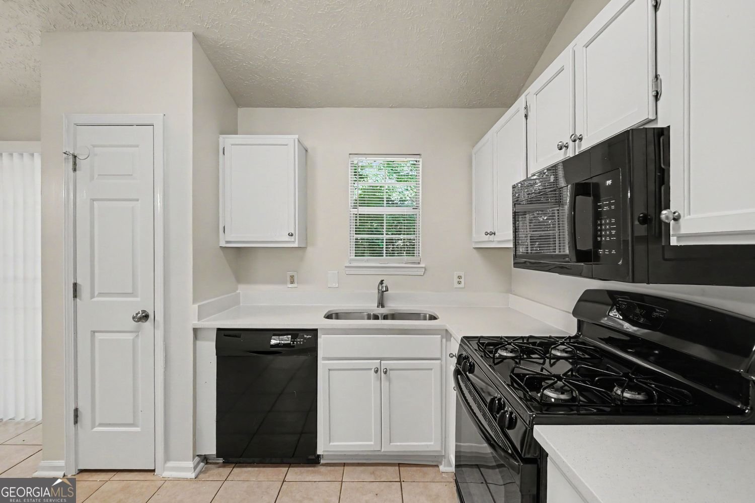 529 Bluff Court Woodstock - Photo 8