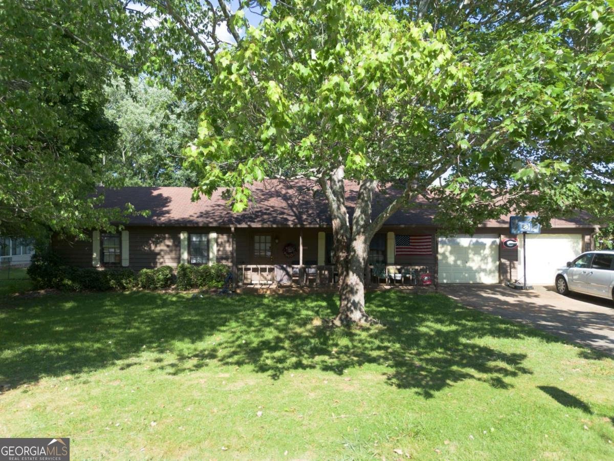 2594 Morgan Lake Drive Marietta - main photo