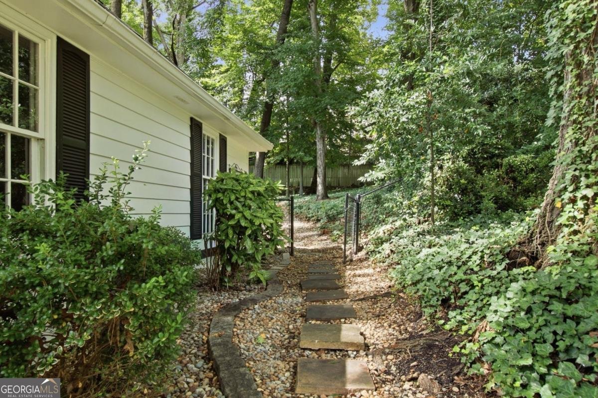 1960 Royal Court Atlanta - Photo 46