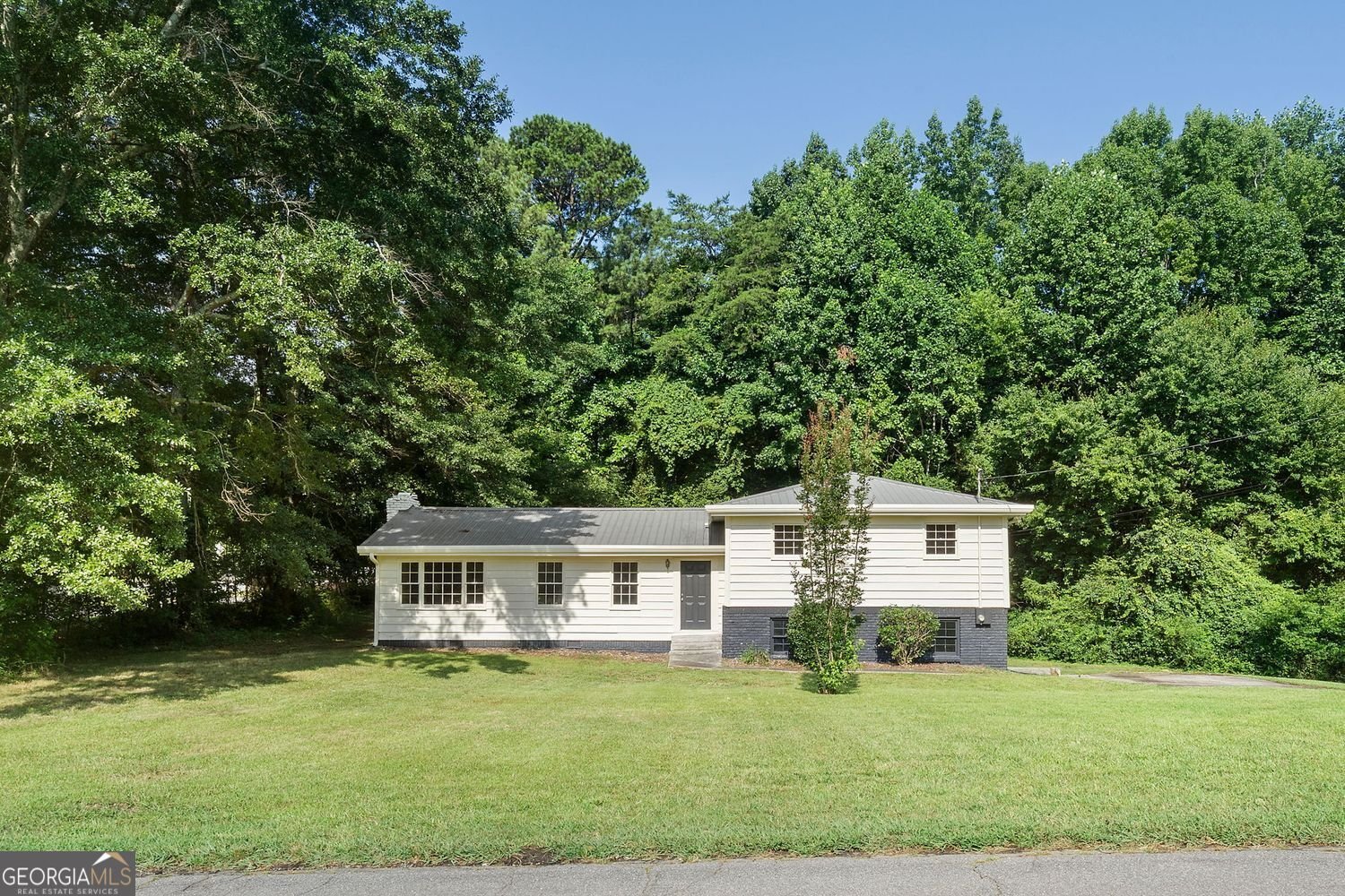 5525 Oak Grove Drive Acworth - main photo