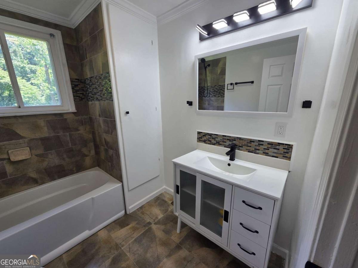 2396 Clarissa Drive Atlanta - Photo 12