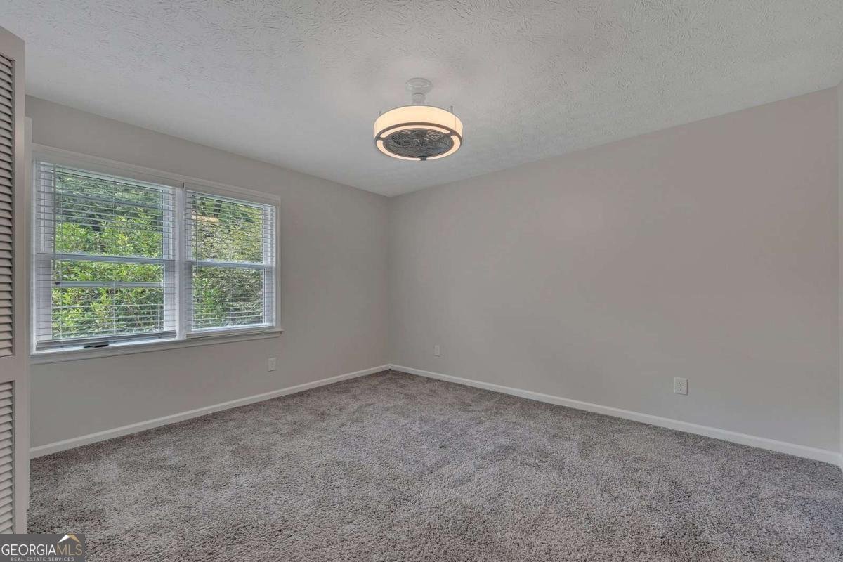807 Emerald Falls Woodstock - Photo 34