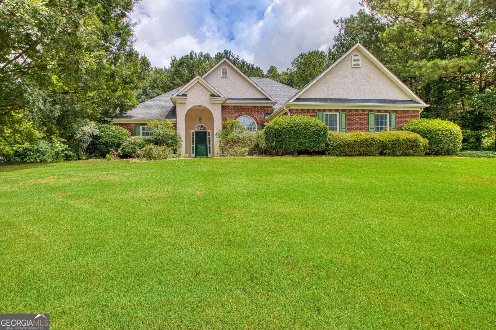 305 Surrey Park Drive Fayetteville - main photo