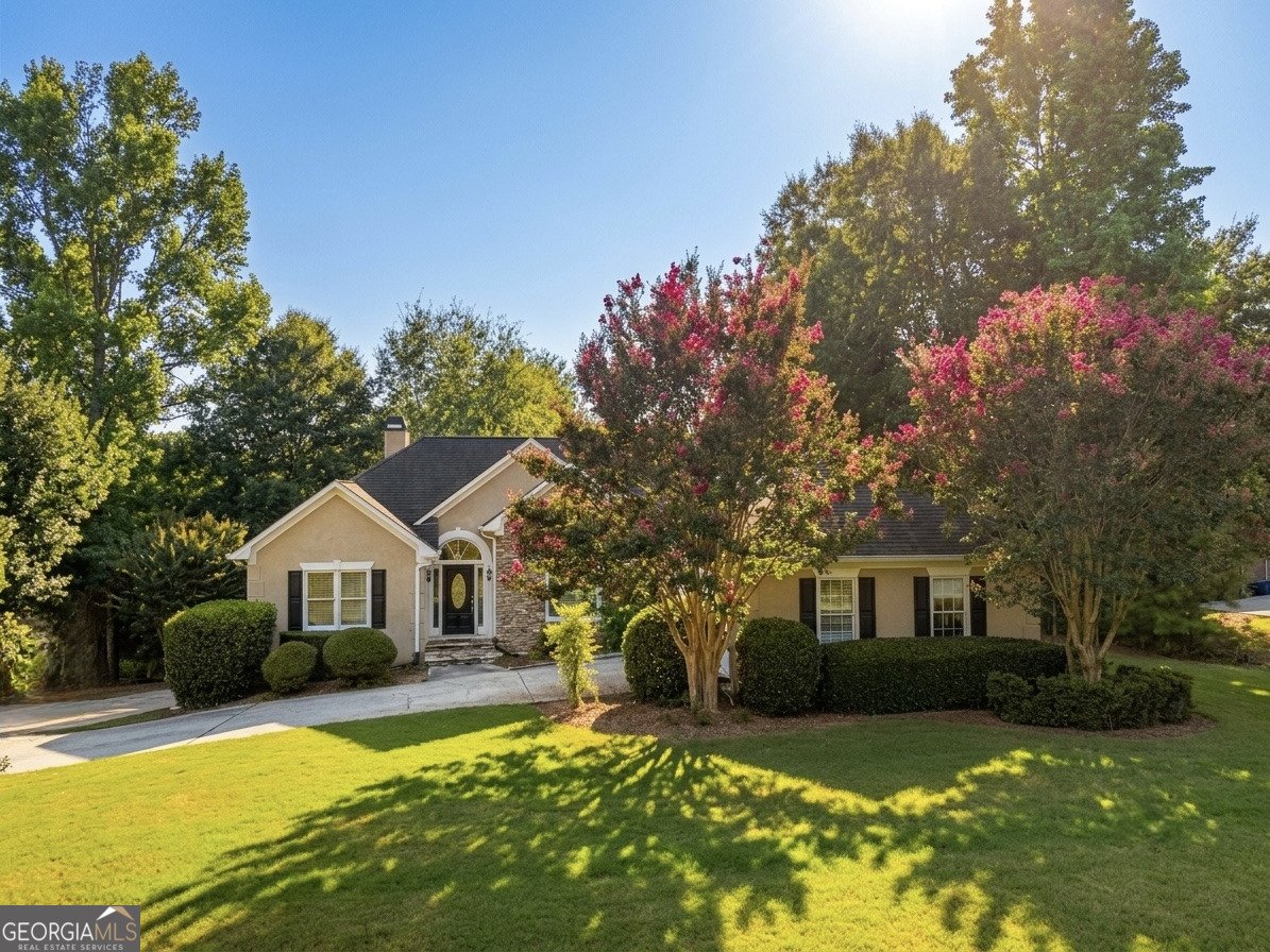 220 Youngs Circle Fayetteville - main photo