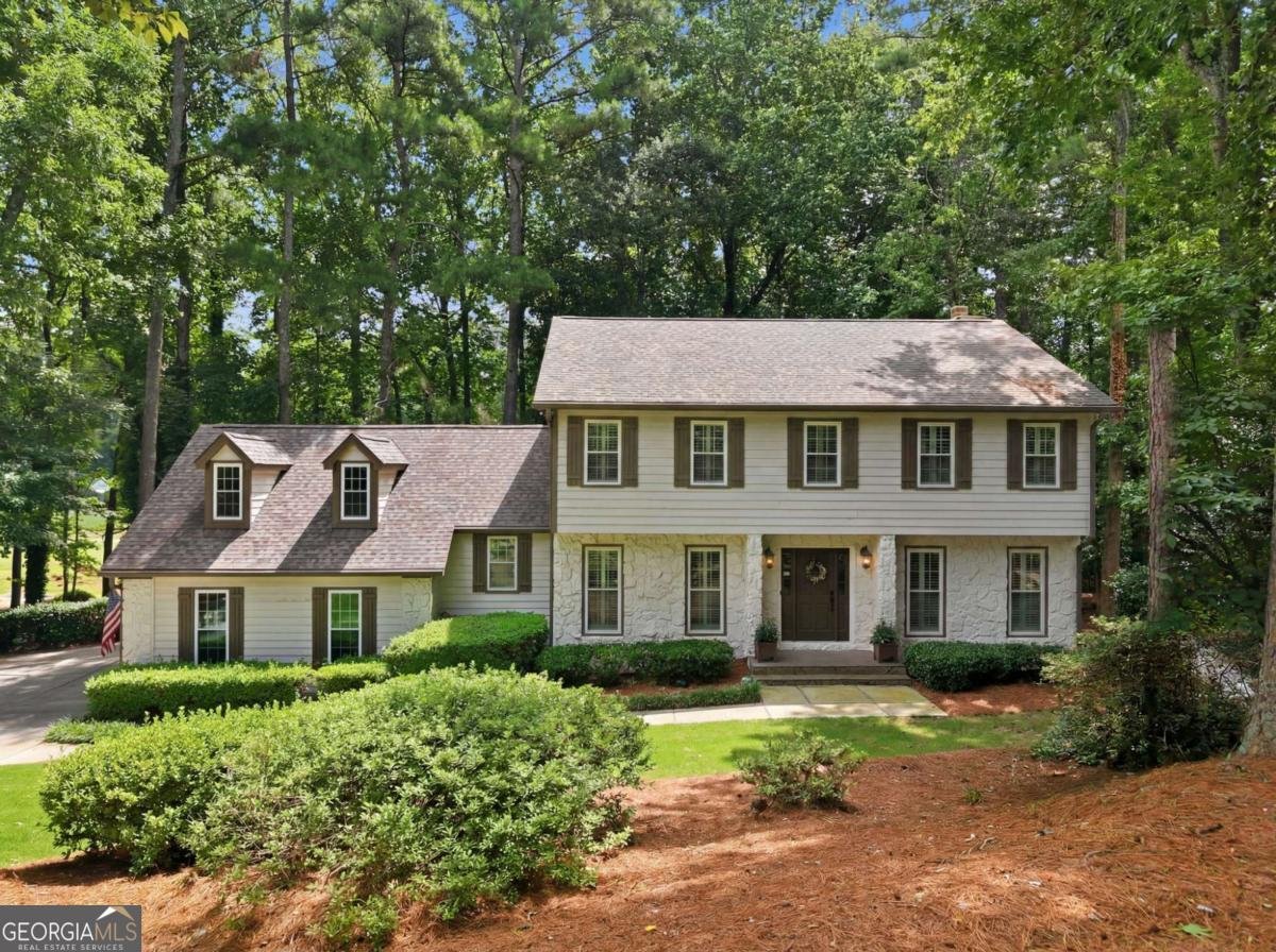 10145 Cresent Hill Lane Roswell - main photo