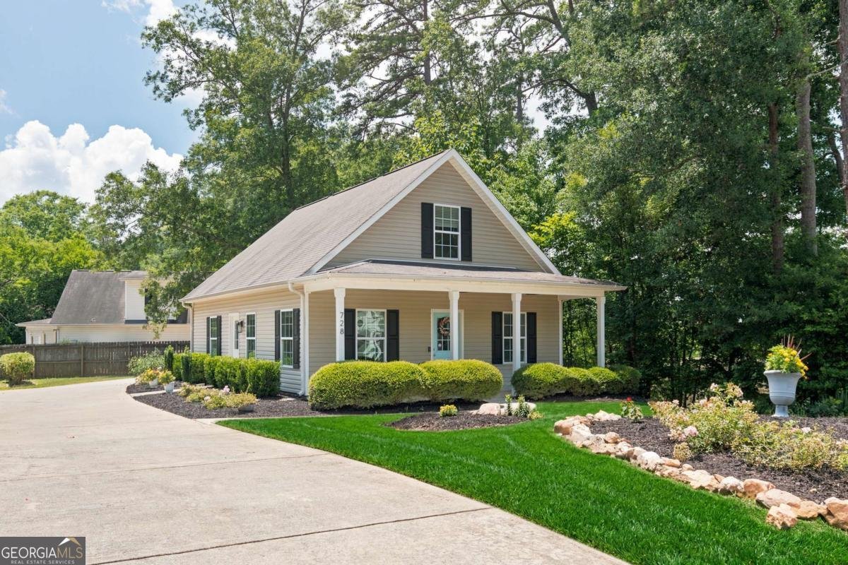 728 Skyview Drive Marietta - main photo