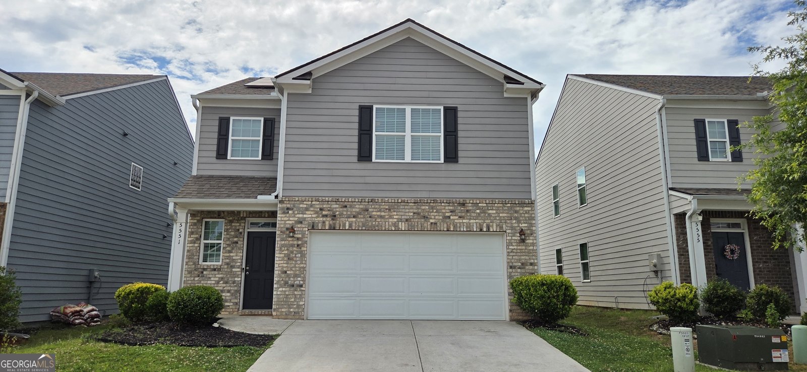 5551 Foxglove Way Oakwood - main photo