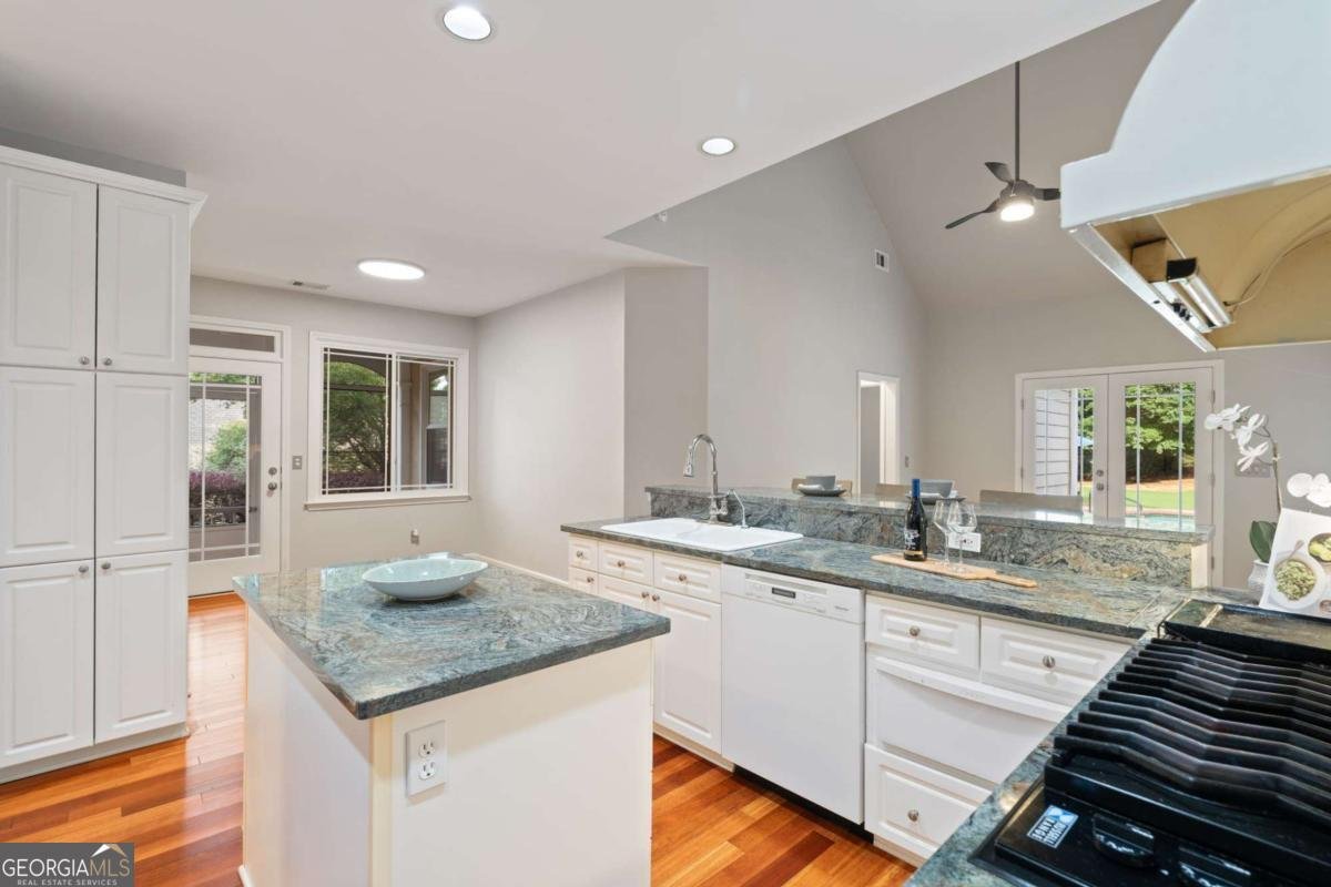 802 Lakeglen Drive Suwanee - Photo 16