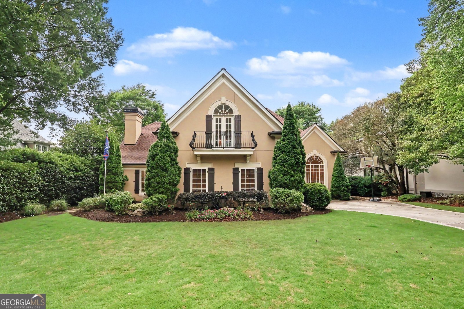 525 Avignon Court Sandy Springs - main photo