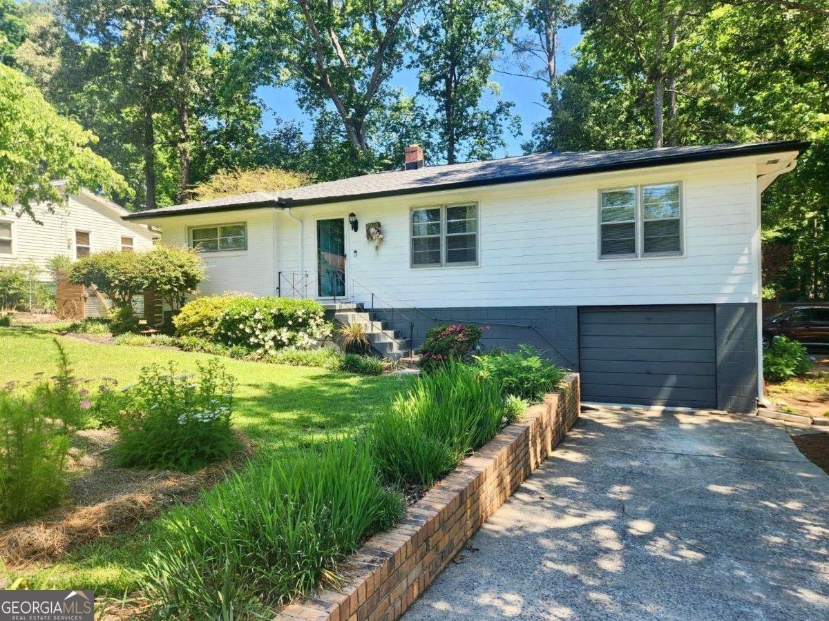 1043 Oakdale Drive Smyrna - main photo
