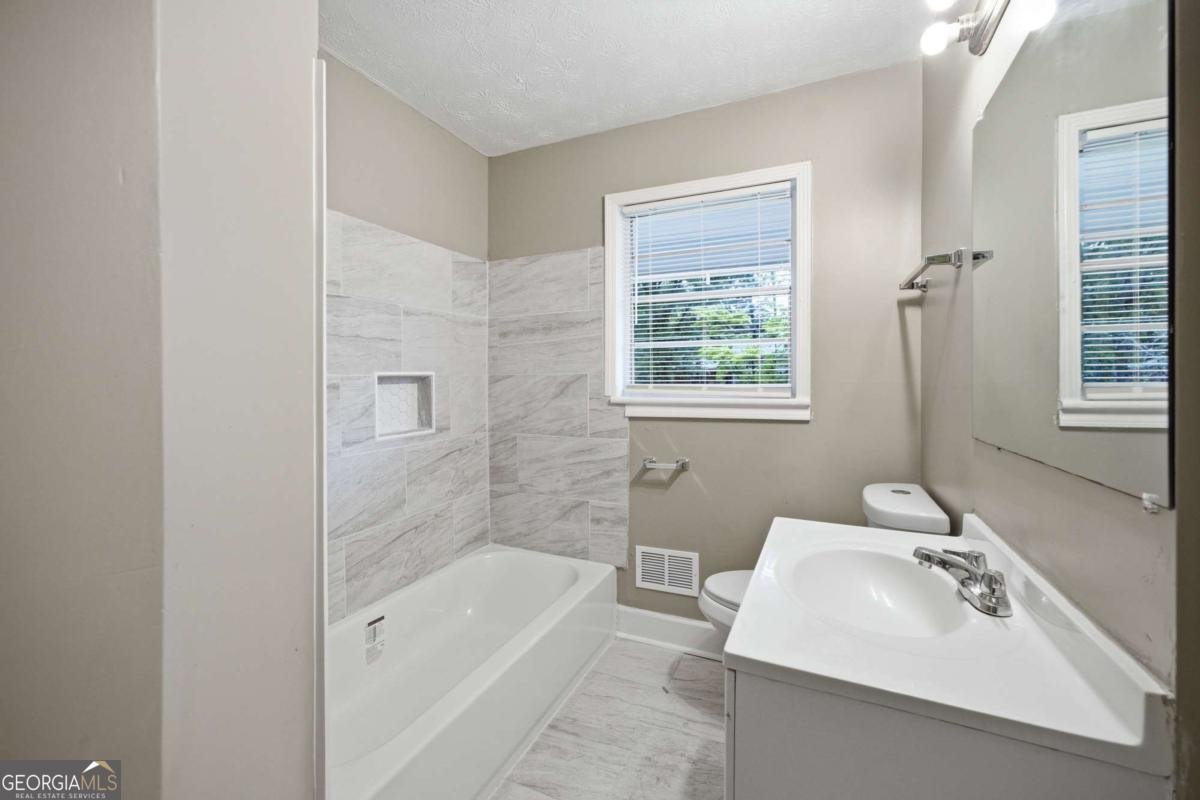 997 Pineglen Drive Forest Park - Photo 9
