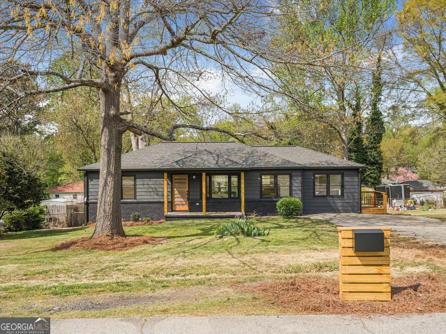 960 Pine Forest Drive Mableton - main photo
