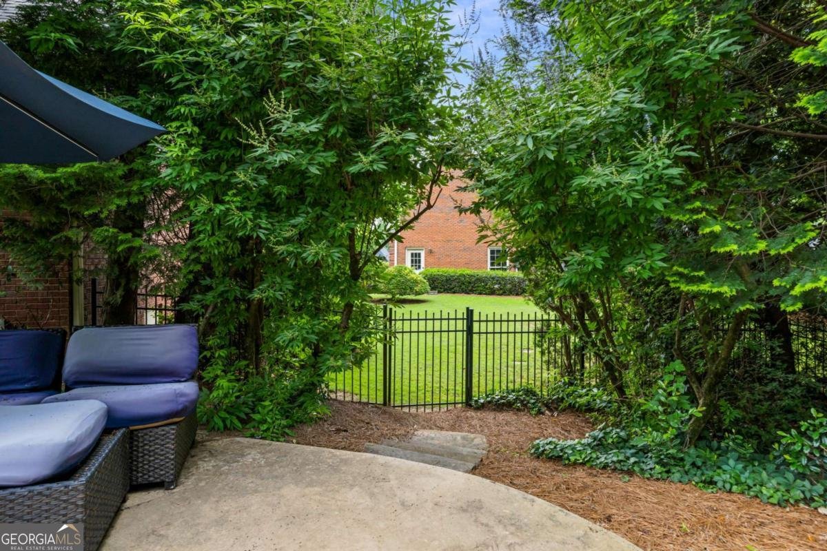 240 Embassy Court Sandy Springs - Photo 35