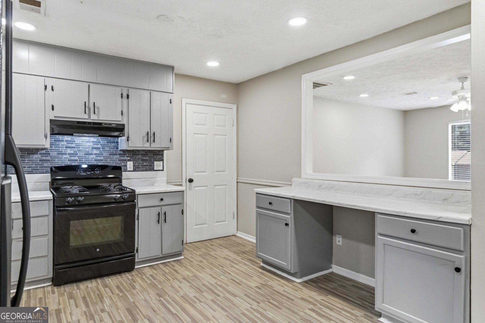 8227 Englewood Trail Riverdale - Photo 9
