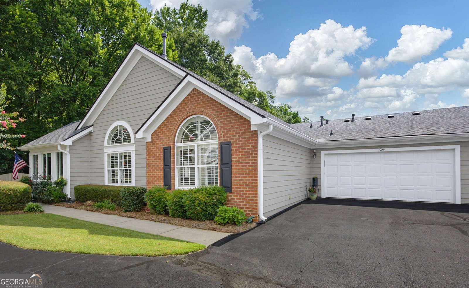 924 Burnt Hickory Circle Marietta - main photo