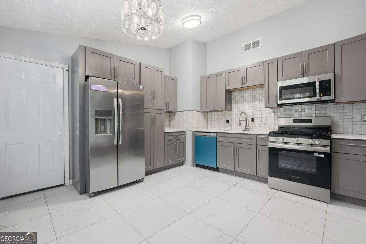 5856 Rock Road Union City - Photo 10