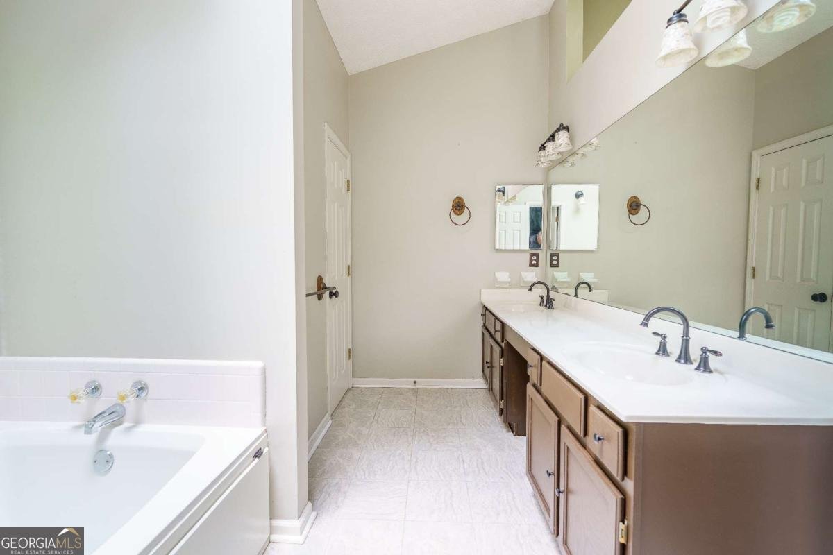 1700 Summit View Way Snellville - Photo 31