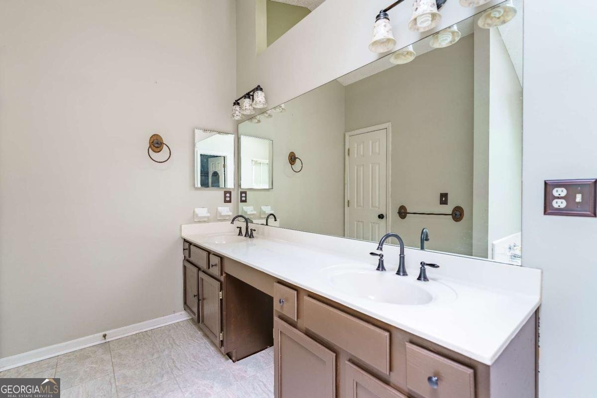 1700 Summit View Way Snellville - Photo 32