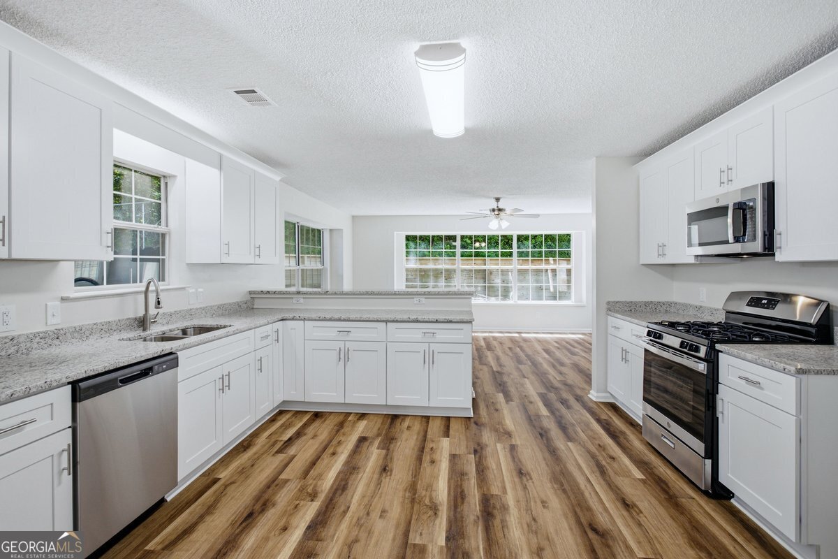 208 Eagle Way Stockbridge - Photo 11