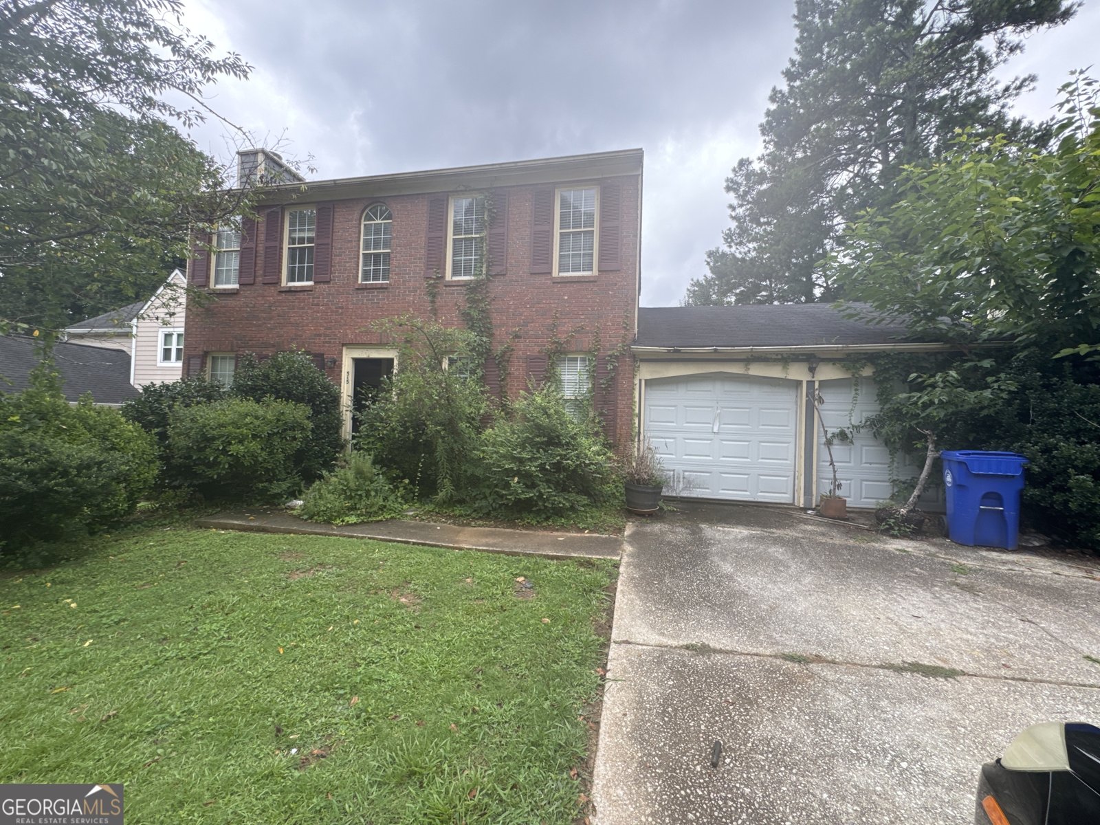 585 Woodcrest Manor Drive Stone Mountain - main photo