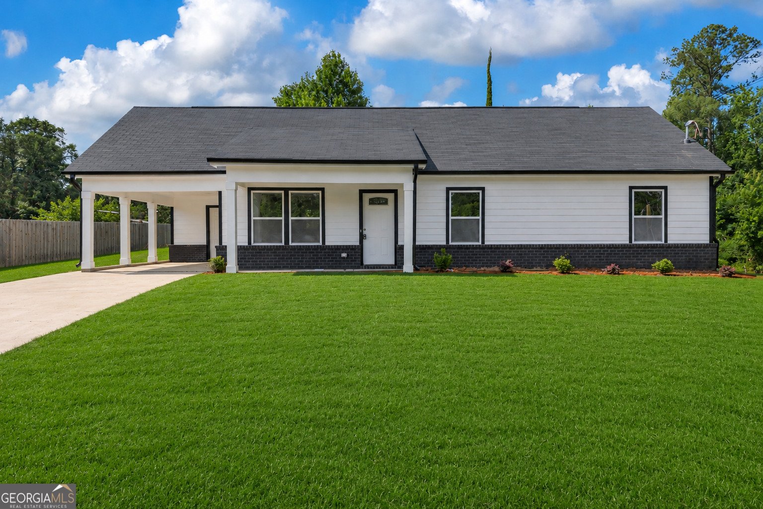 1084 West Adrian Circle Conyers - main photo