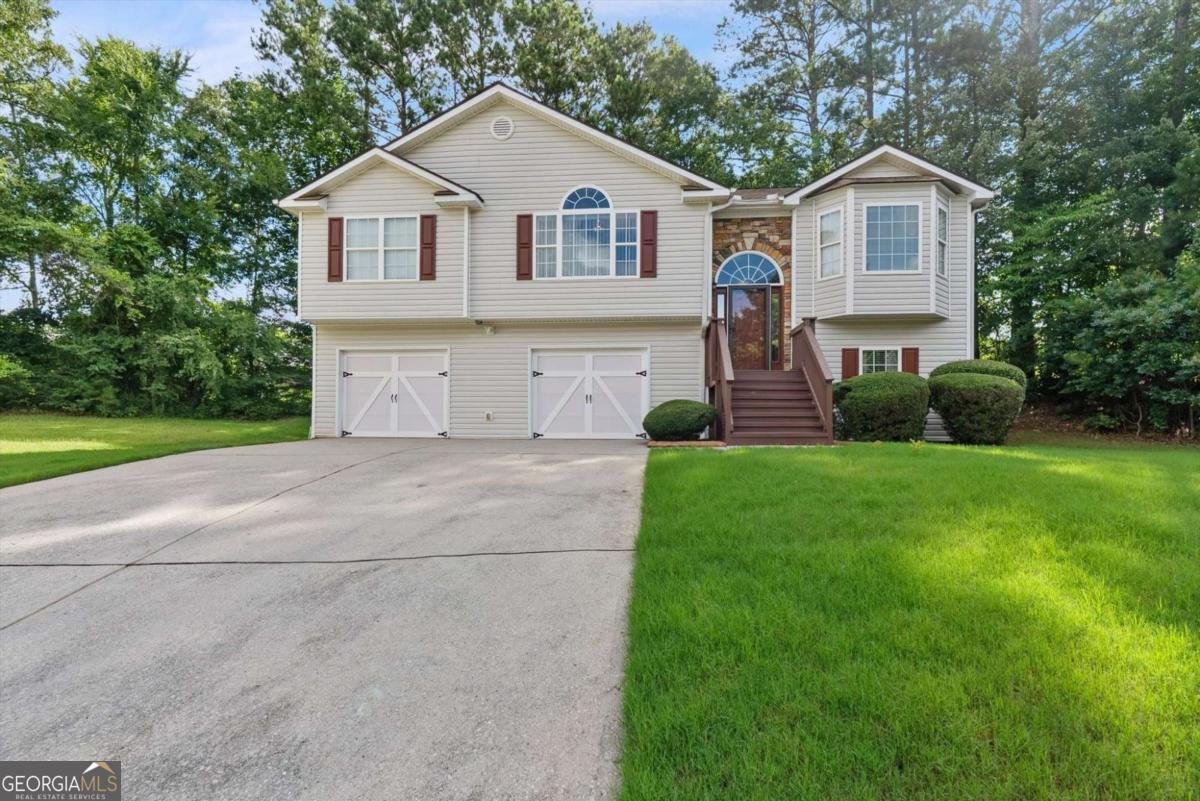 7402 Grayson Bridge Circle Douglasville - main photo