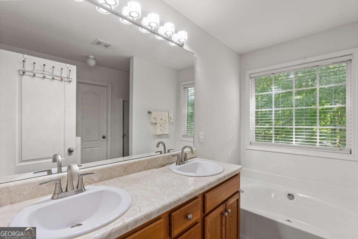 7402 Grayson Bridge Circle Douglasville - Photo 17