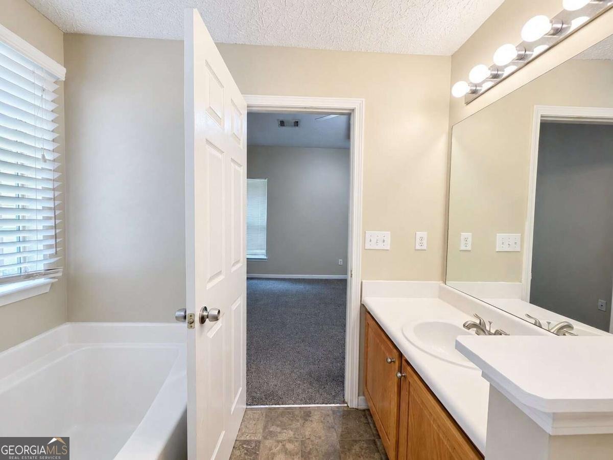 1456 Gates Circle Atlanta - Photo 13