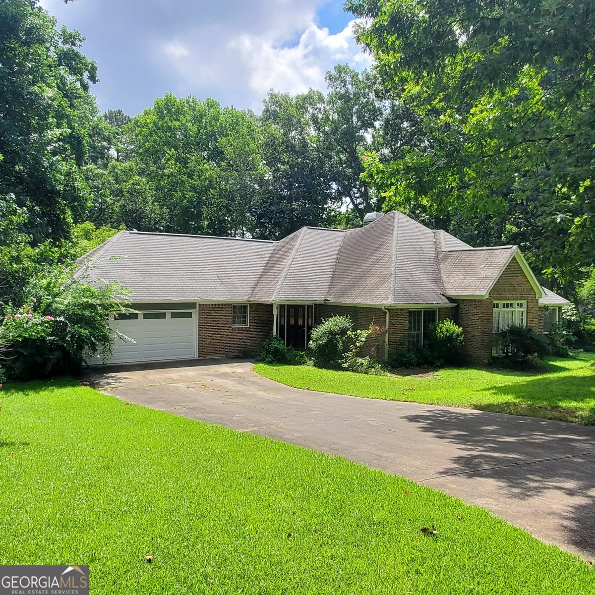 2161 Lakeway Drive Dacula - main photo