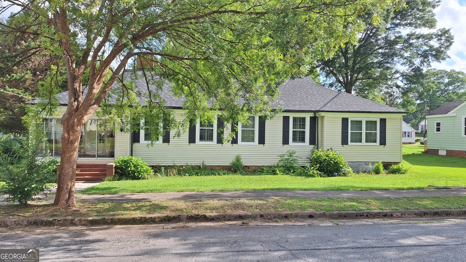 3349 Bloomfield Avenue Clarkdale - main photo