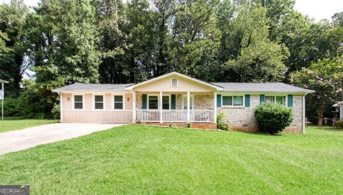 2289 Chestnut Log Drive Lithia Springs - main photo