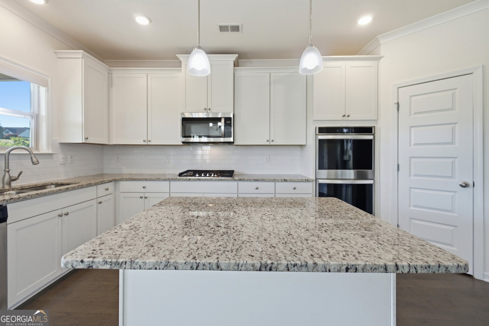 1221 Hawthorne Circle Madison - Photo 12