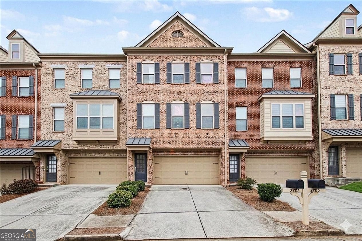2707 Hallwood Lane Suwanee - main photo