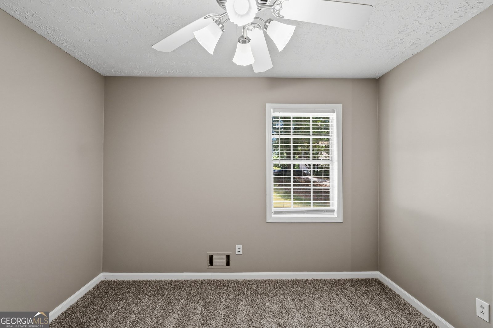 639 Cedrick Lane Stone Mountain - Photo 13