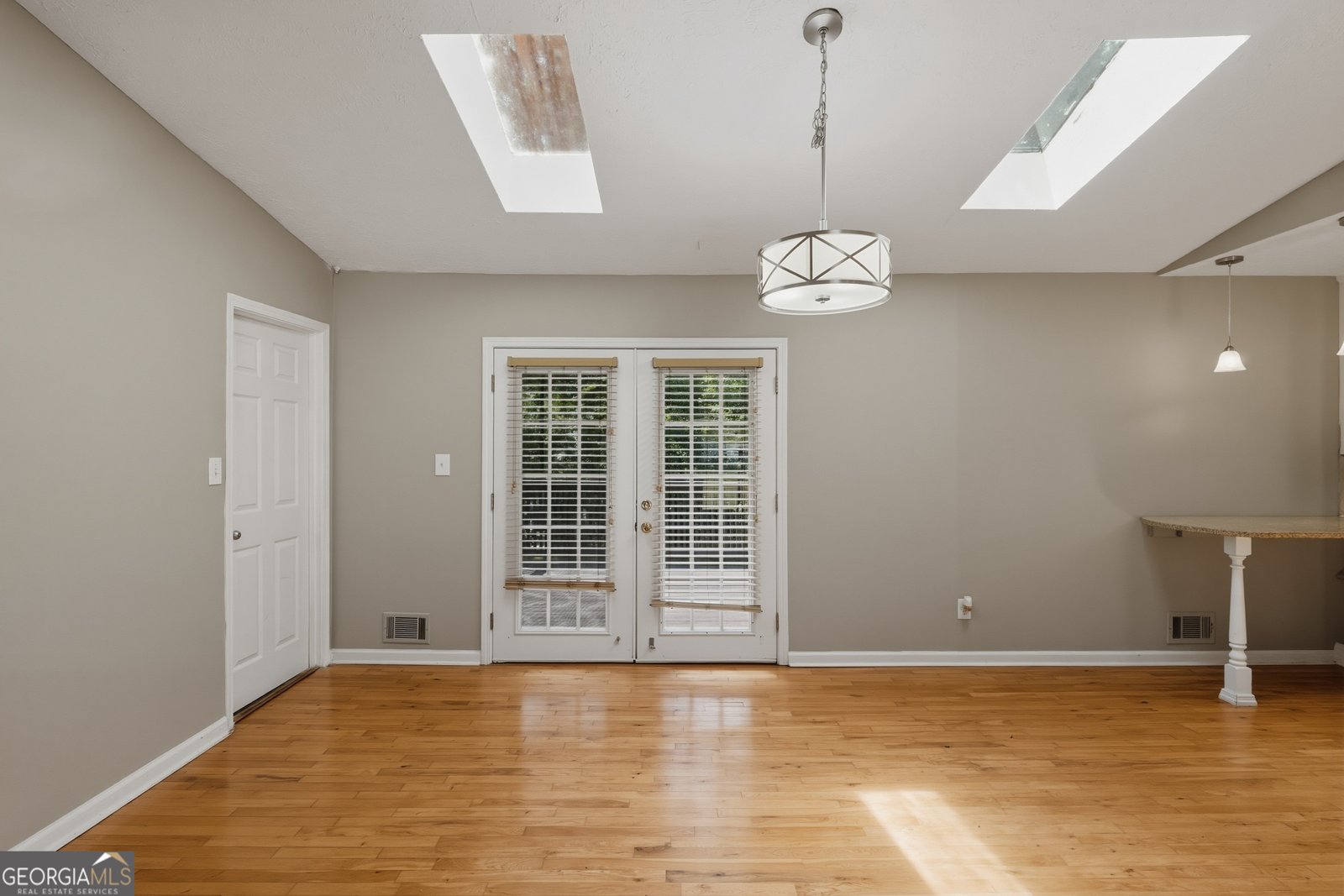 639 Cedrick Lane Stone Mountain - Photo 8