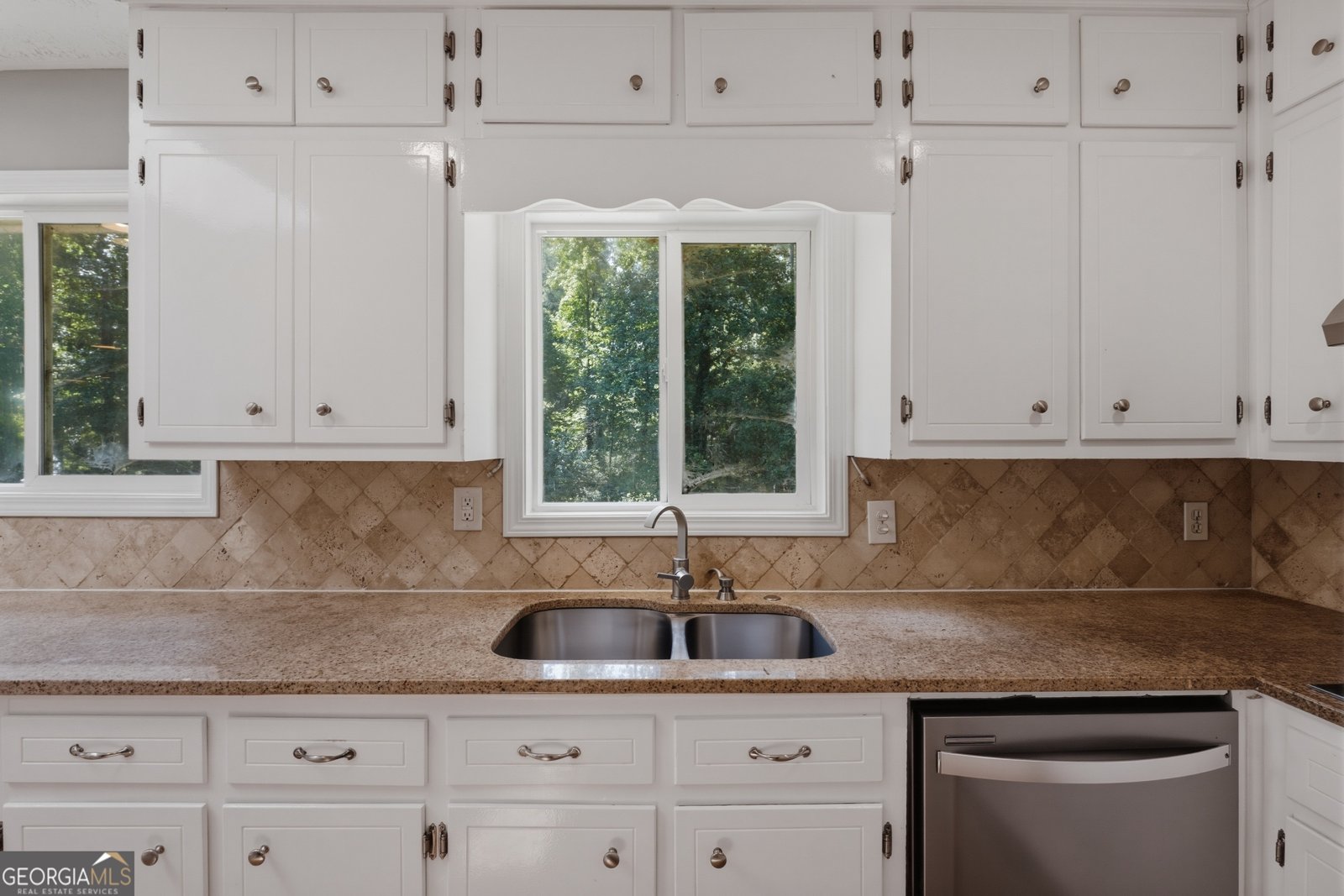 639 Cedrick Lane Stone Mountain - Photo 9