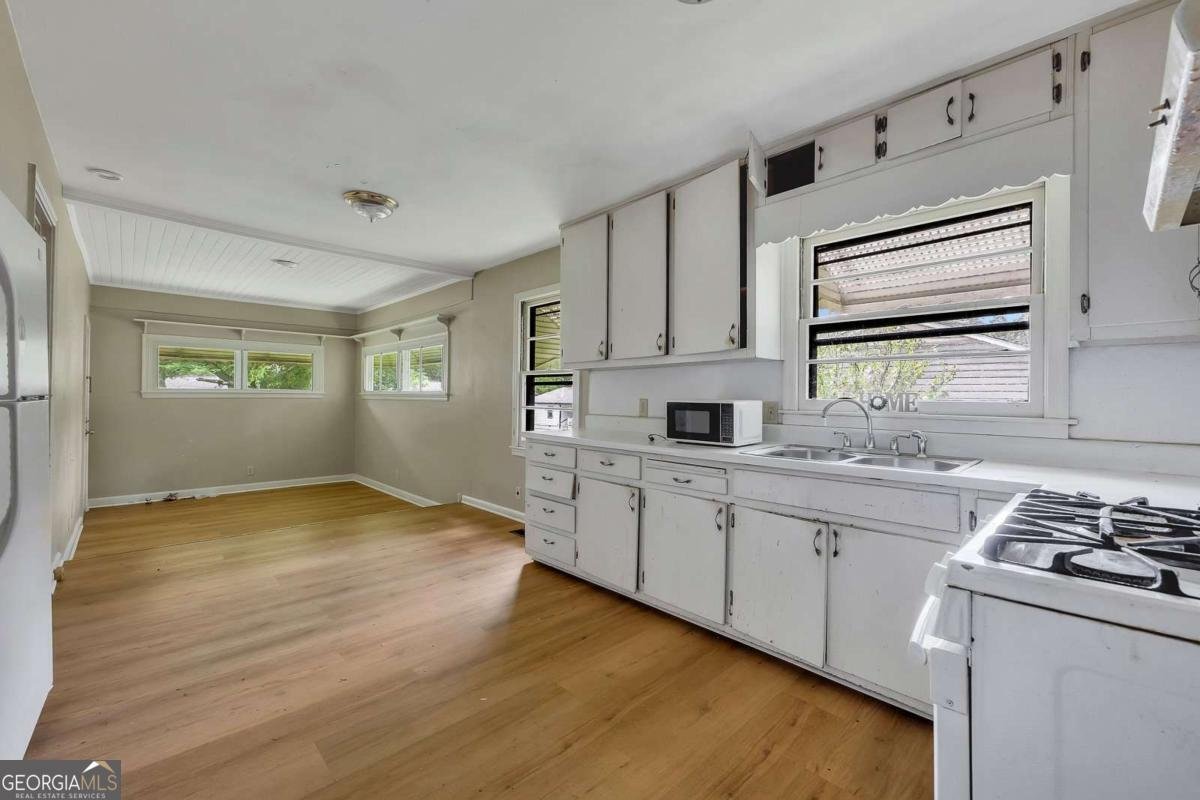 170 Mathews Circle Marietta - Photo 10