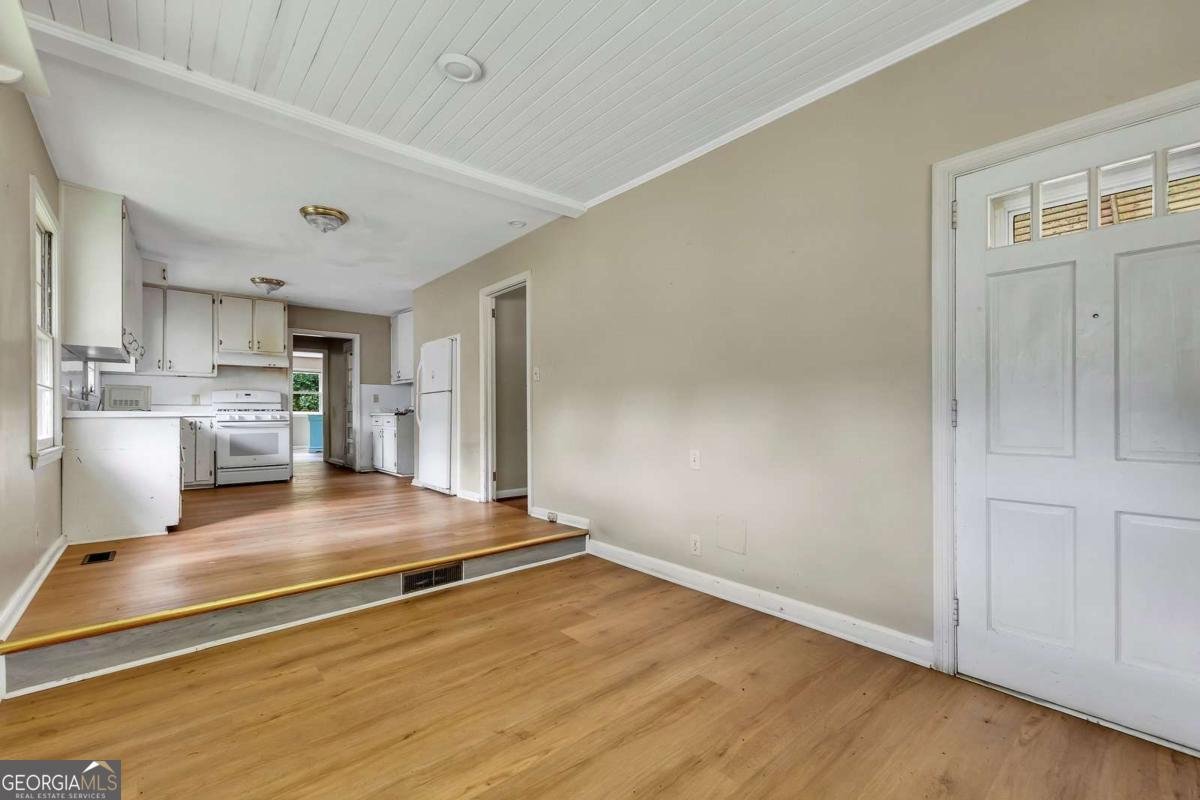 170 Mathews Circle Marietta - Photo 8